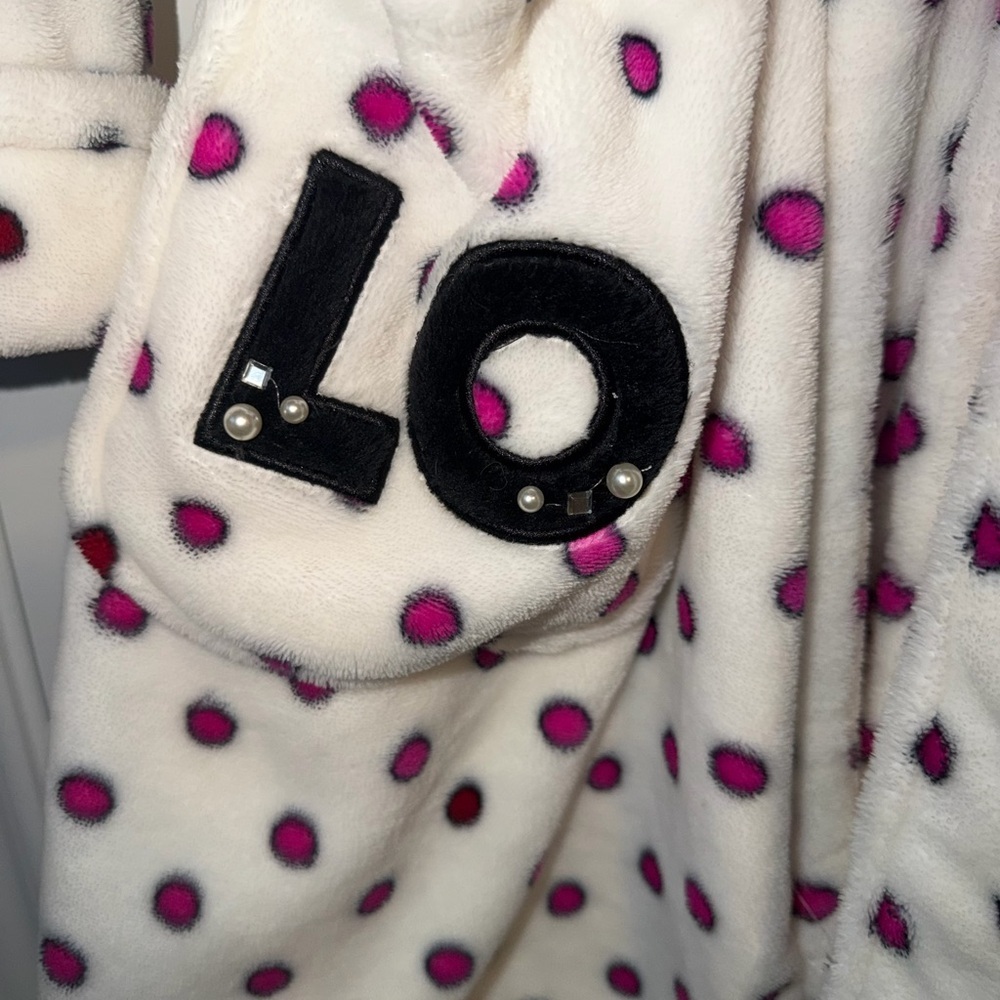 ⚡️BETSEY JOHNSON White Plush Robe with Pink Polka Dots and LOVE Pockets - Hooded - Picture 4 of 5